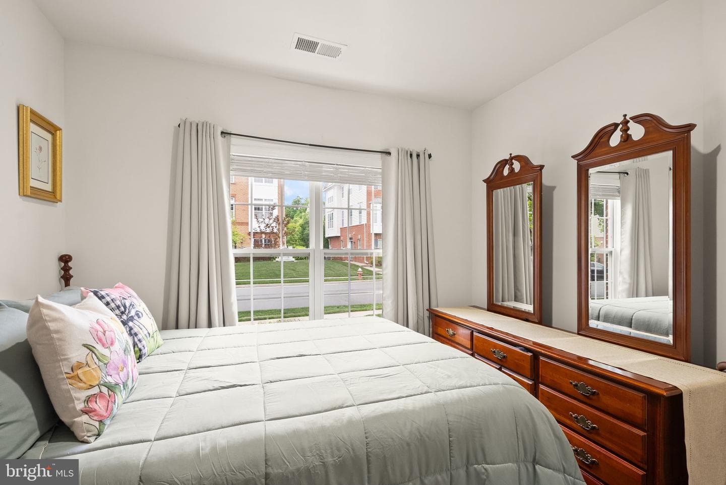 23128 Dunlop Heights Terrace photo 11