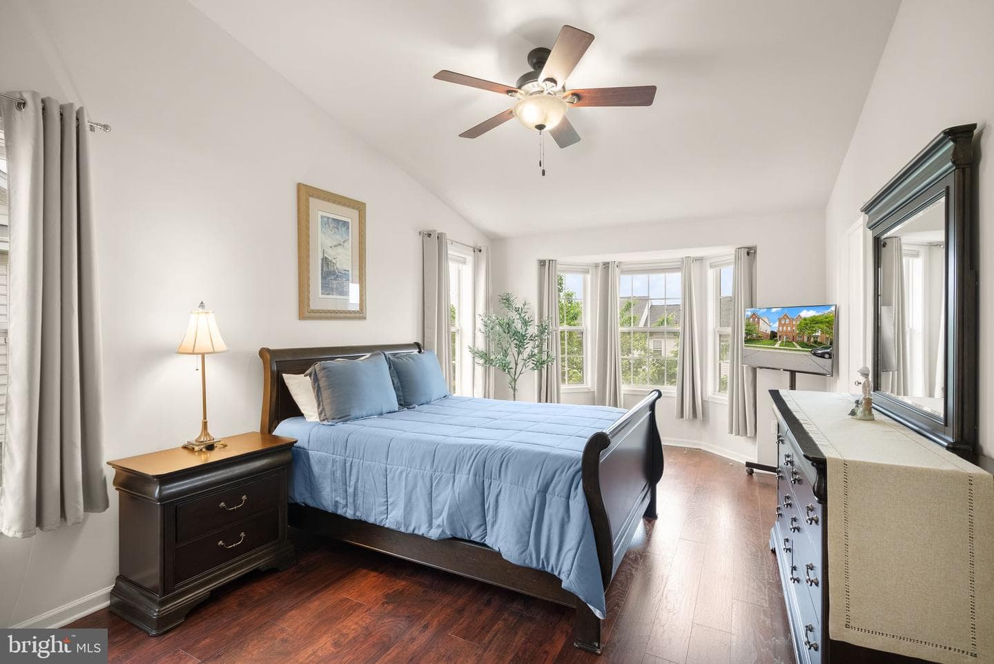 23128 Dunlop Heights Terrace photo 4