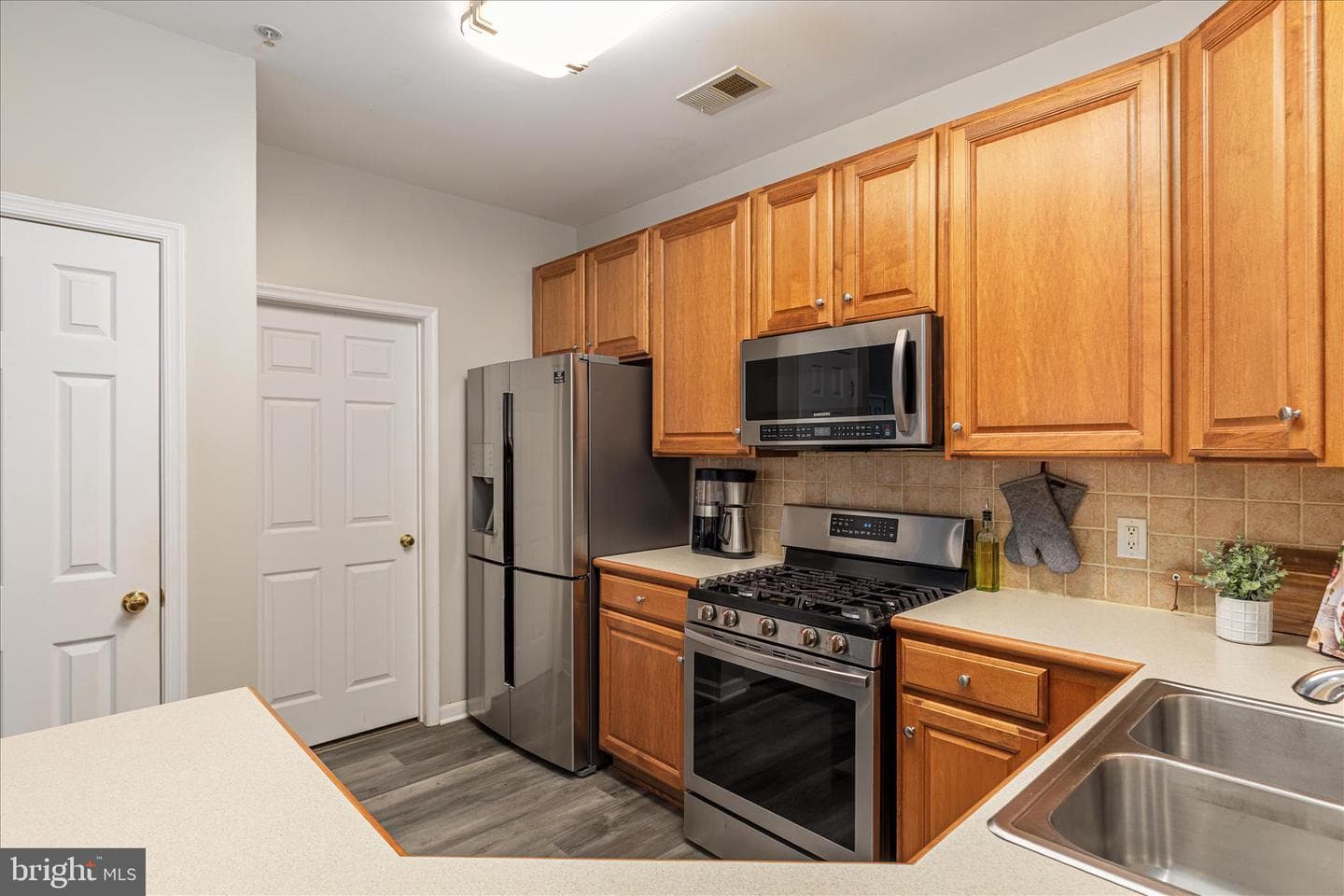 20227 Macglashan Terrace photo 12