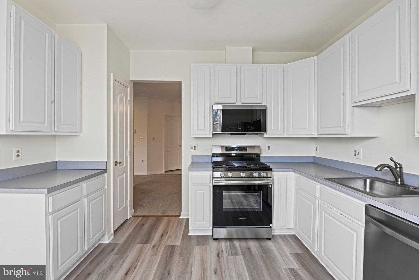 20933 Cedarpost Square #203 photo 4