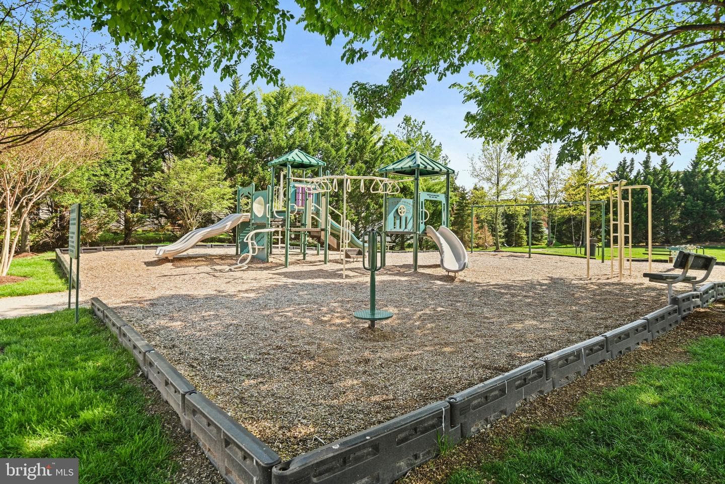 22845 Queensbridge Drive photo 36
