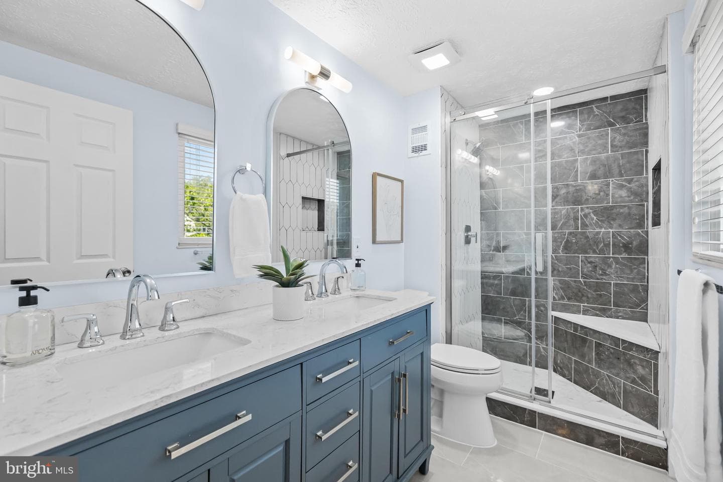 342 Samantha Drive photo 4