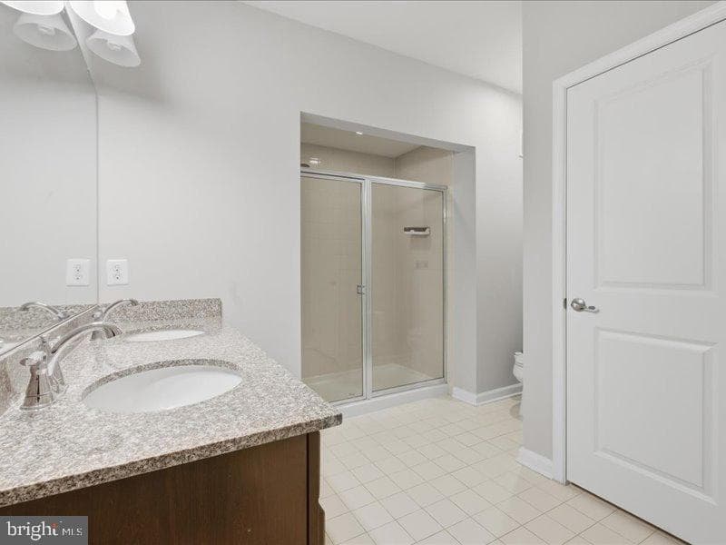 42143 Piebald Square photo 24