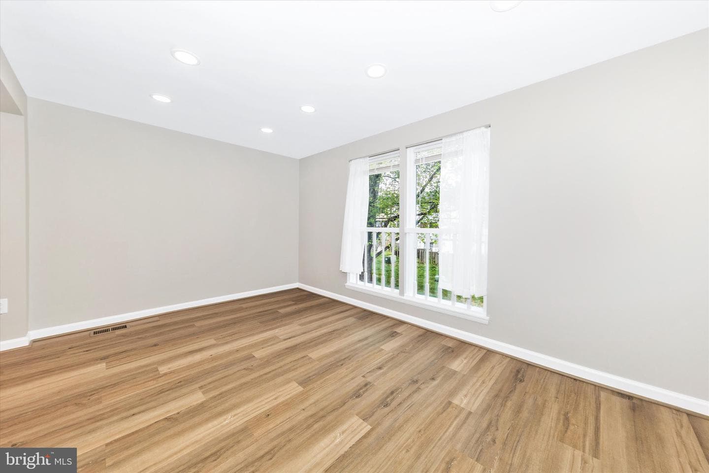 106 Charing Court photo 13