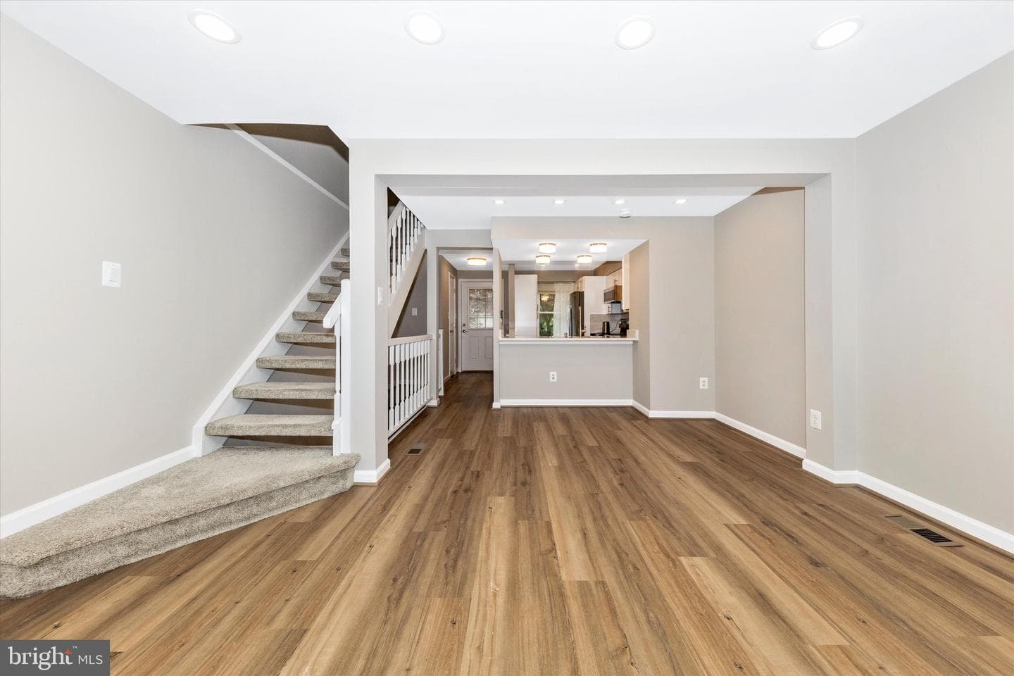 106 Charing Court photo 14