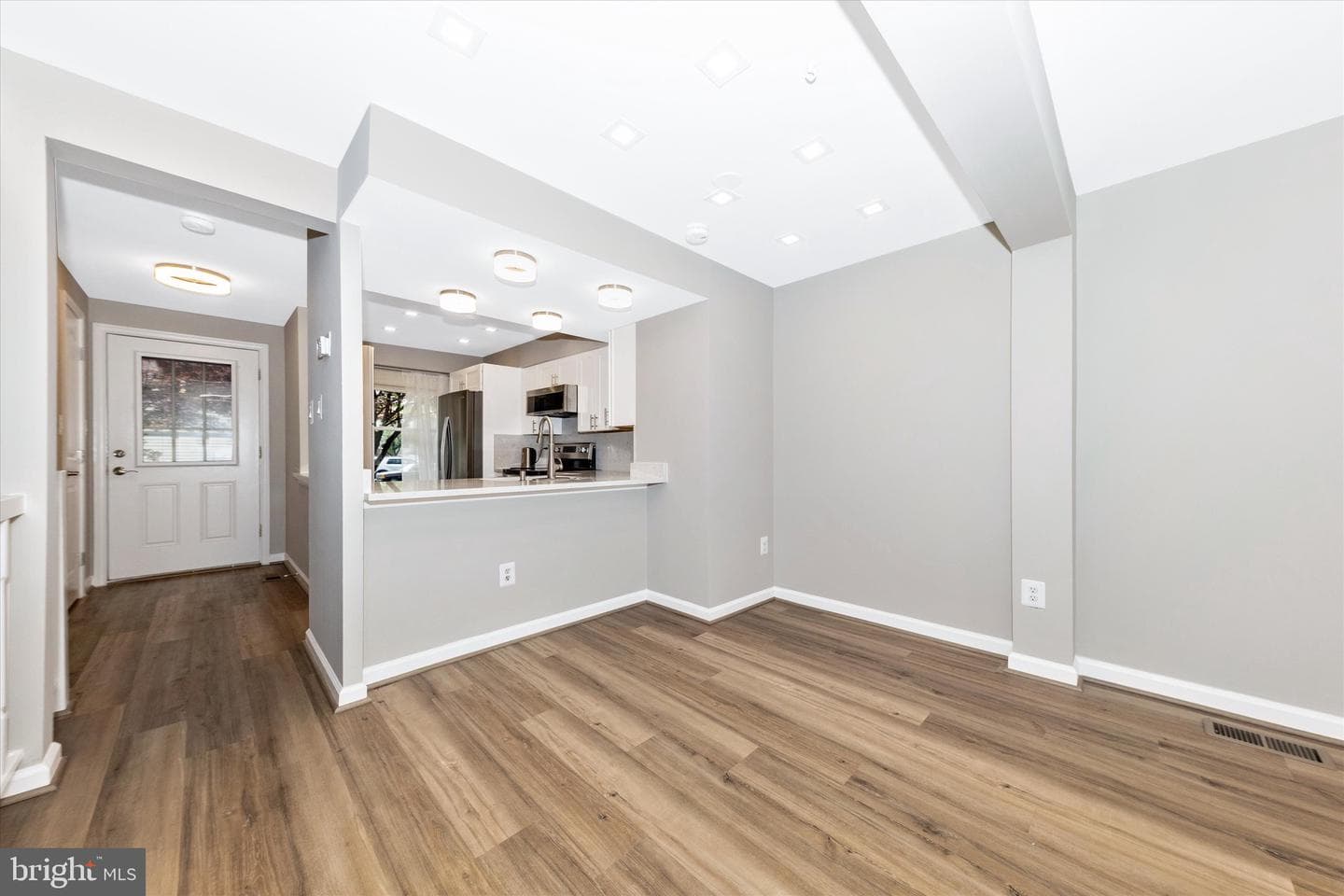106 Charing Court photo 8