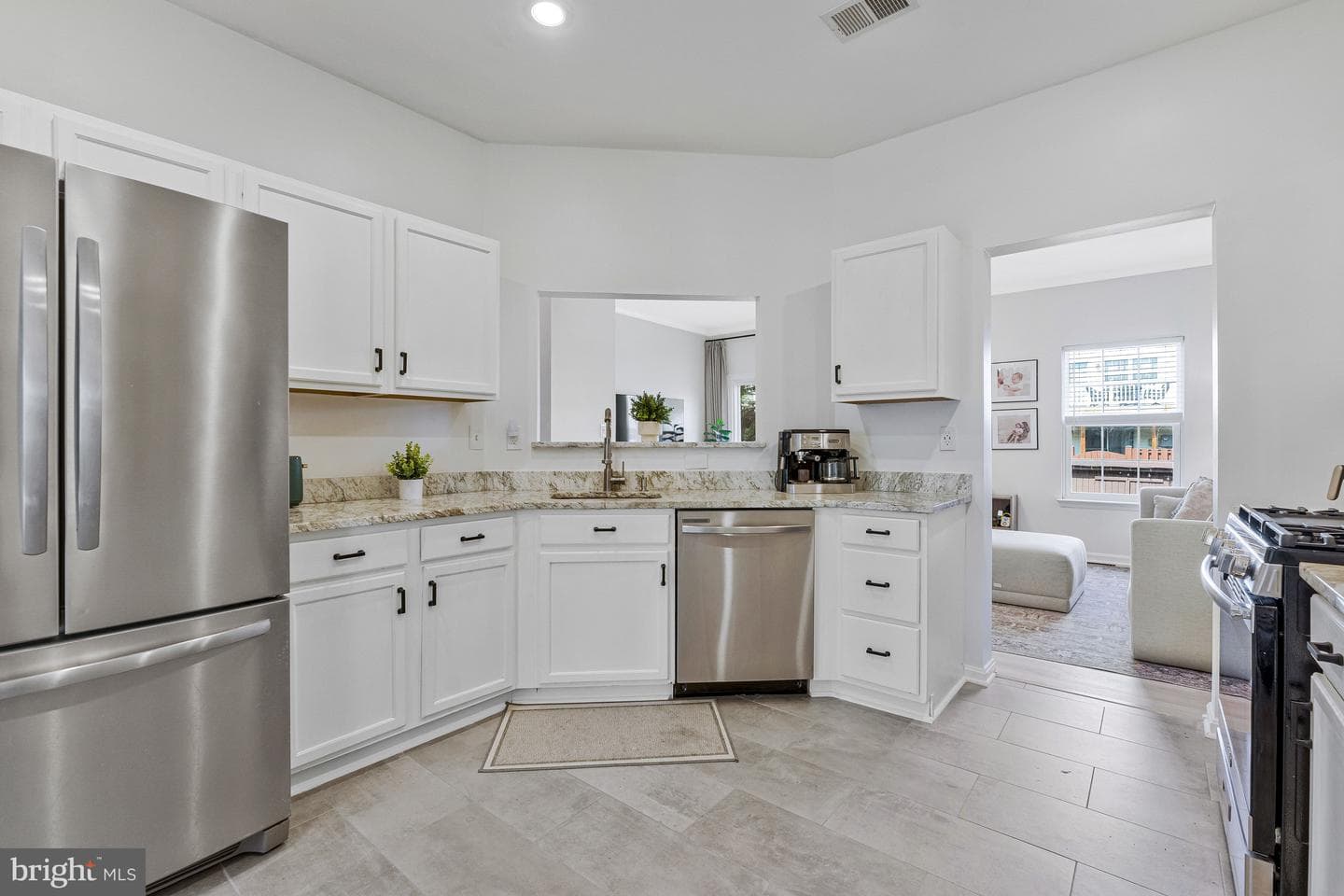 272 Golden Larch Terrace NE photo 9