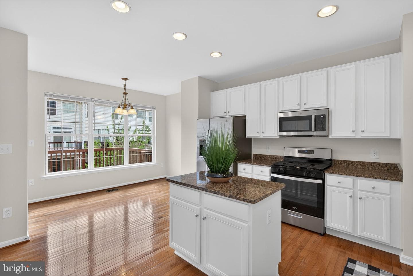 557 Edmonton Terrace NE photo 13