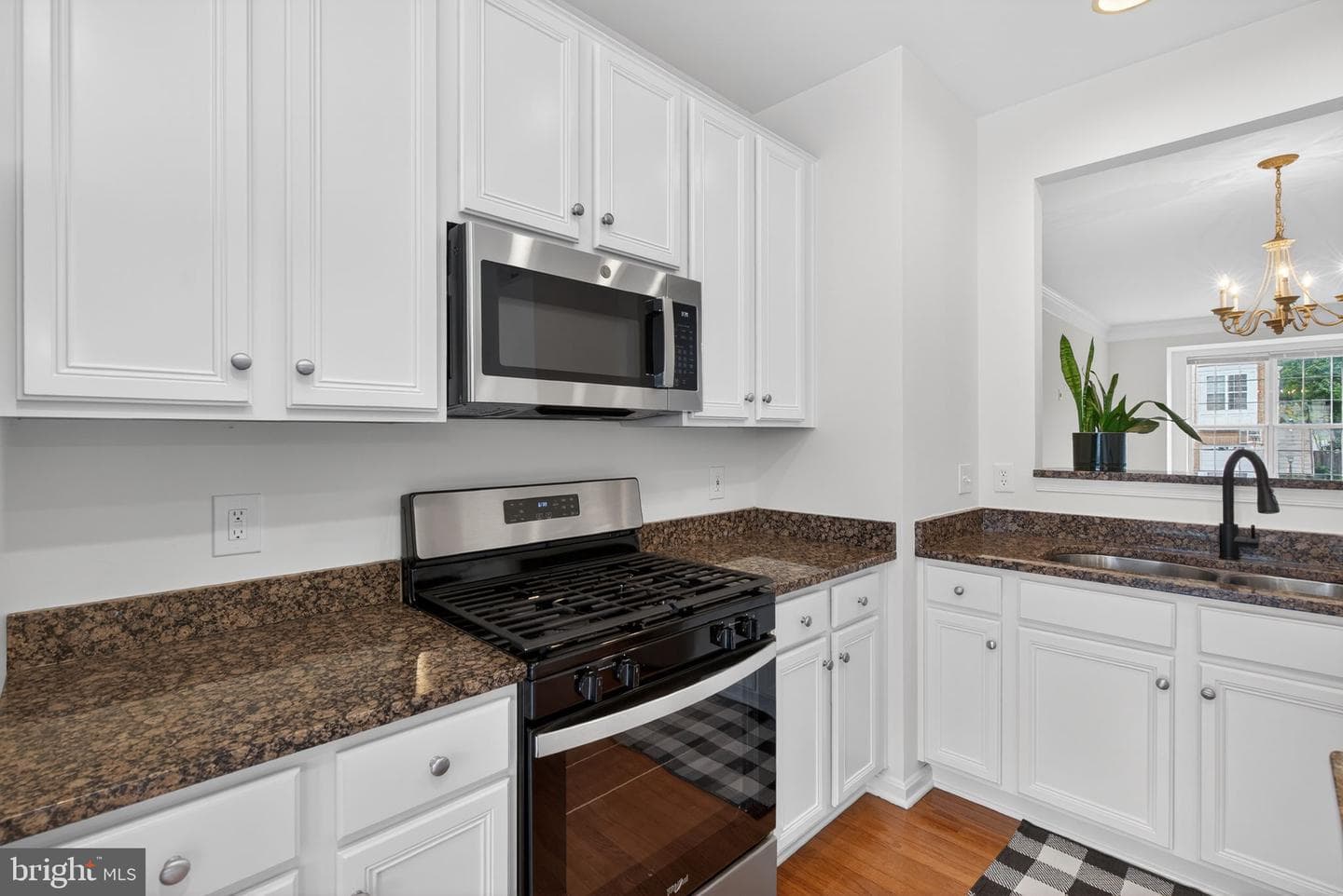 557 Edmonton Terrace NE photo 18