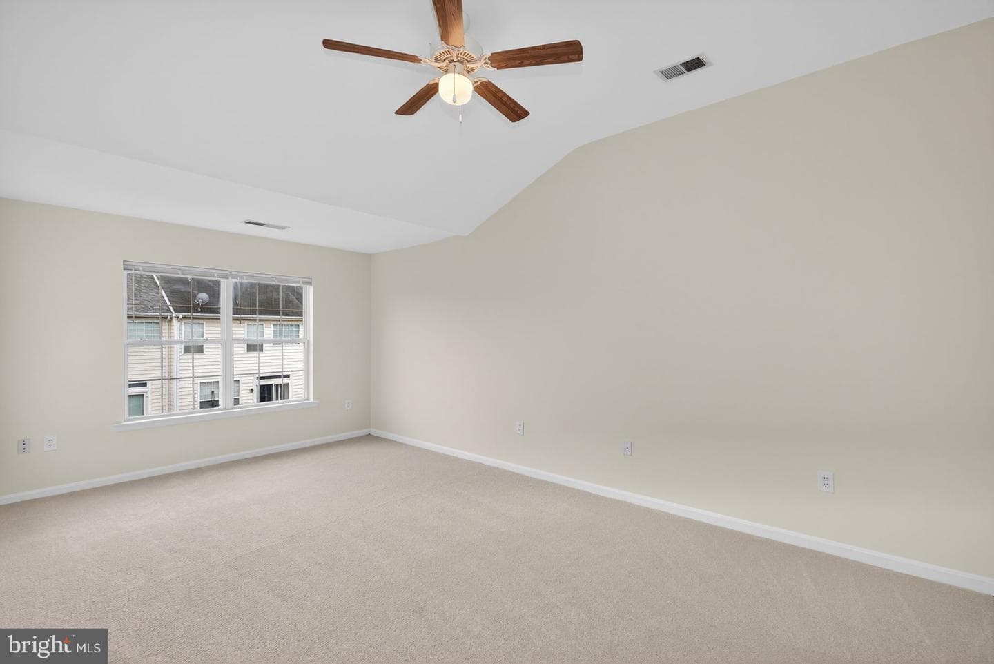 557 Edmonton Terrace NE photo 26