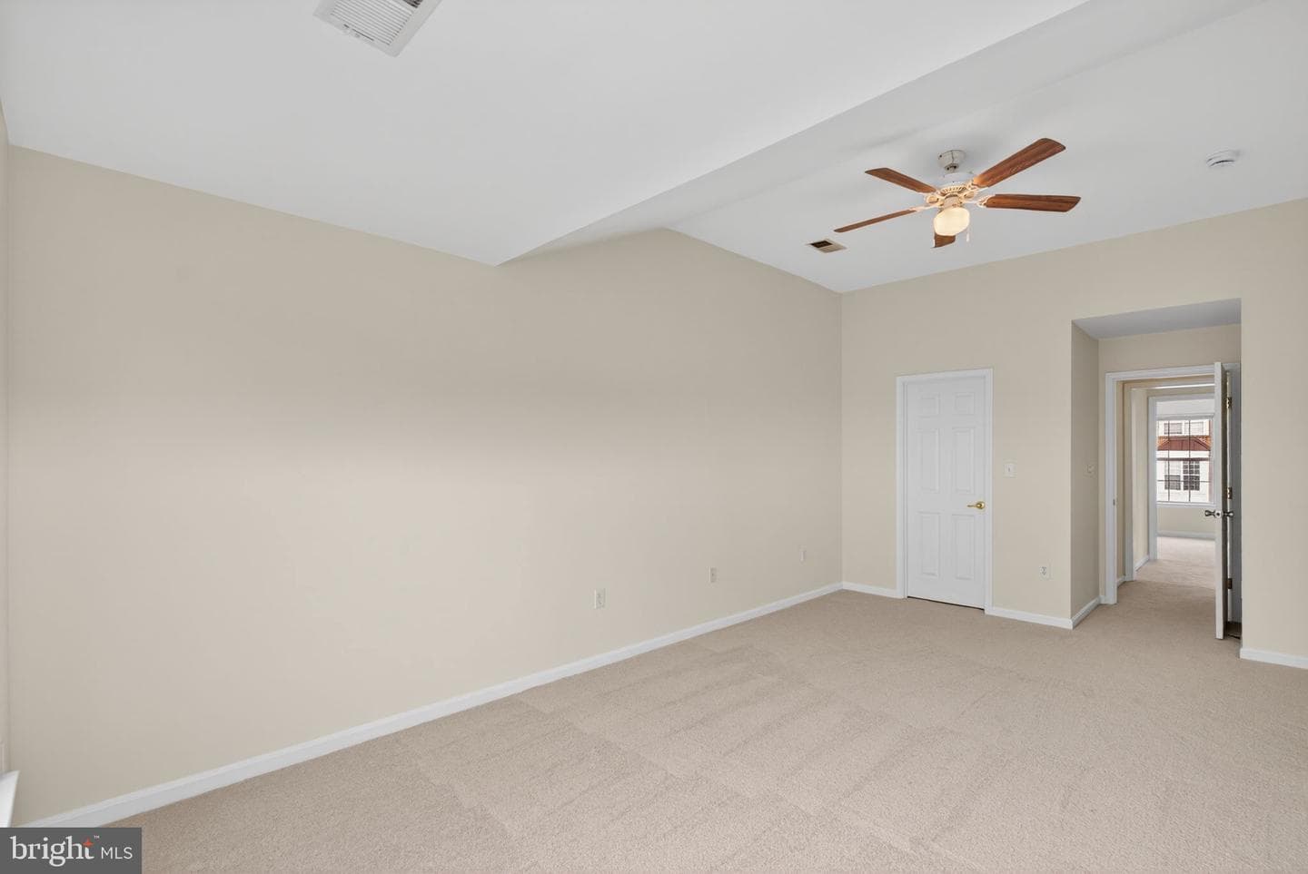 557 Edmonton Terrace NE photo 27
