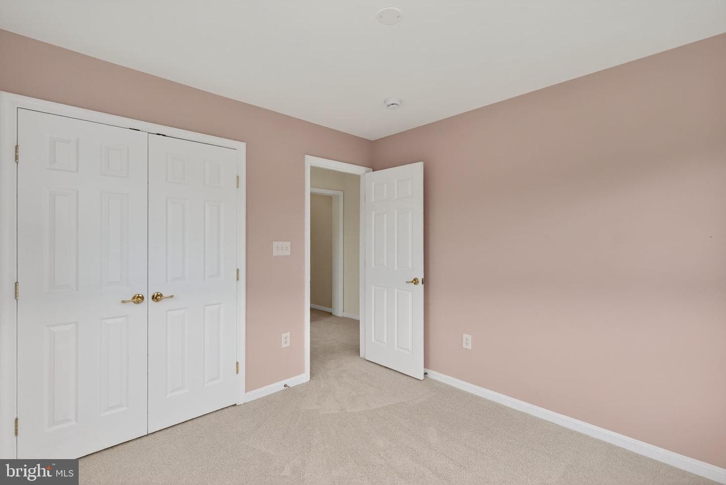 557 Edmonton Terrace NE photo 35
