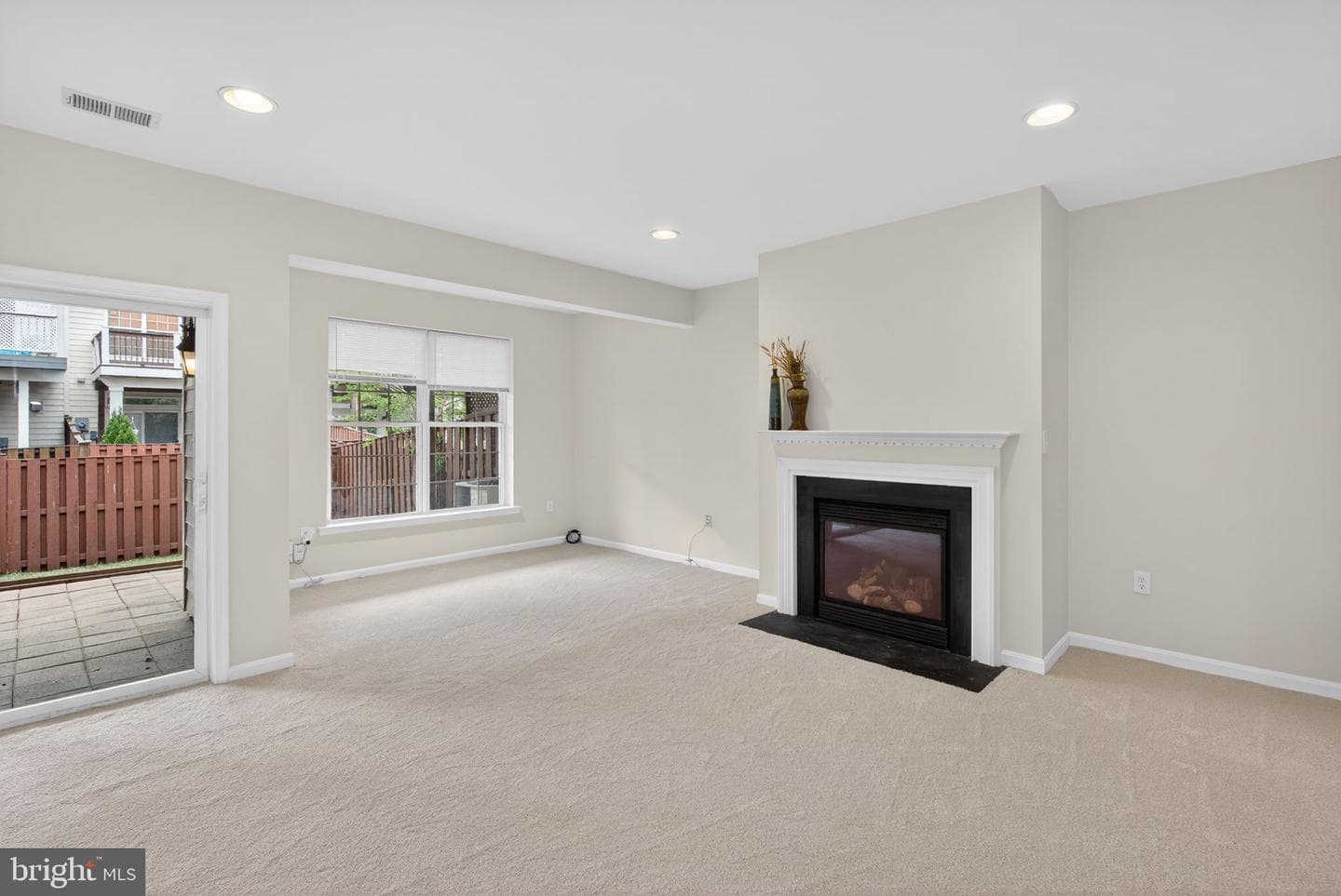 557 Edmonton Terrace NE photo 39
