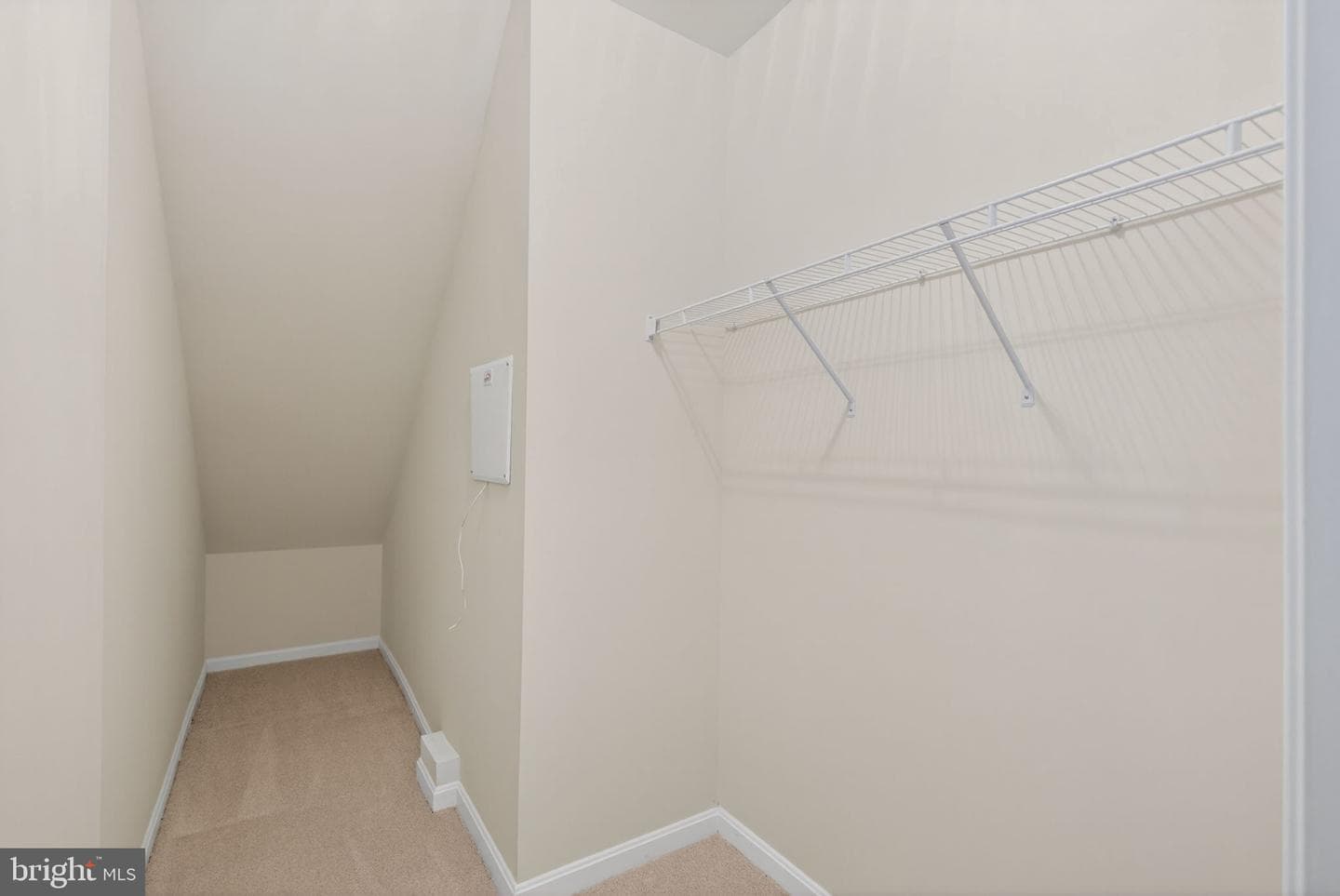 557 Edmonton Terrace NE photo 40