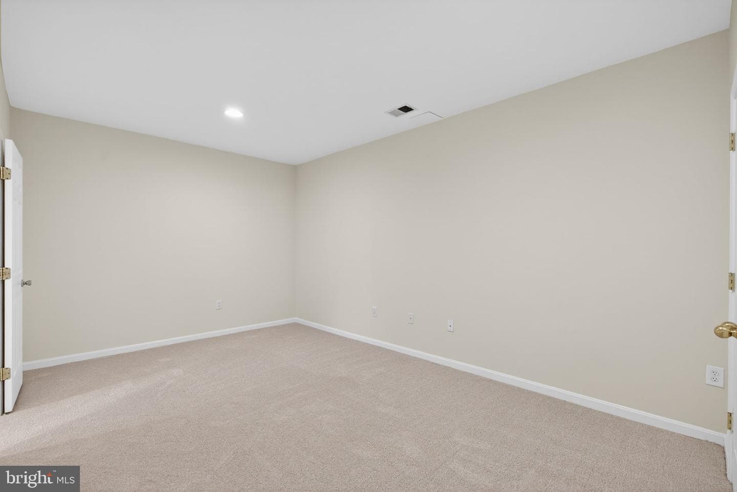 557 Edmonton Terrace NE photo 43