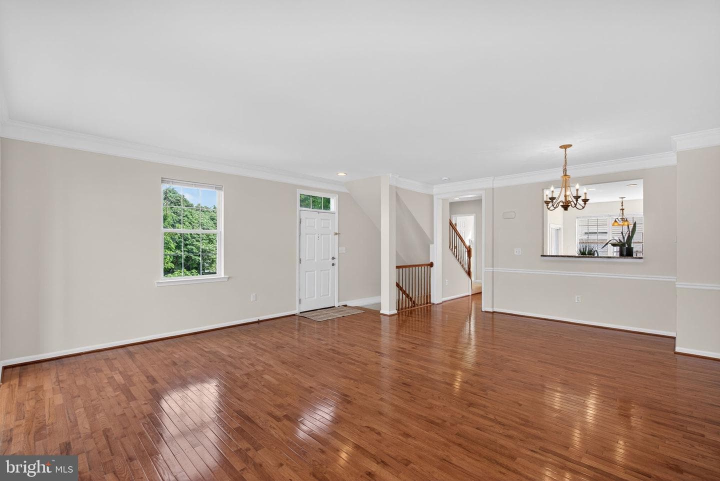 557 Edmonton Terrace NE photo 6