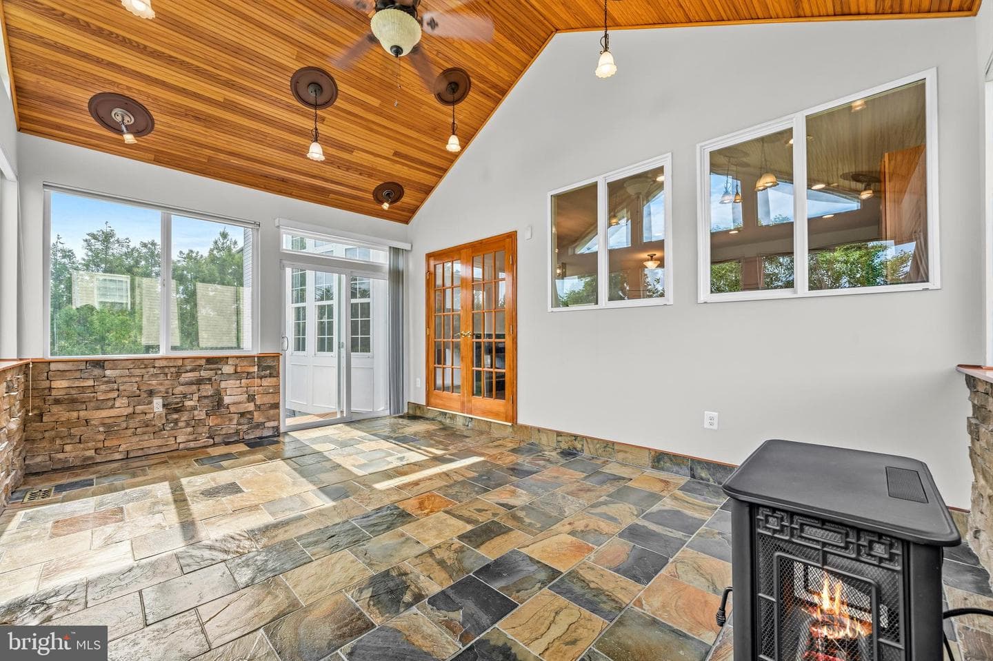 862 Macalister Drive SE photo 28