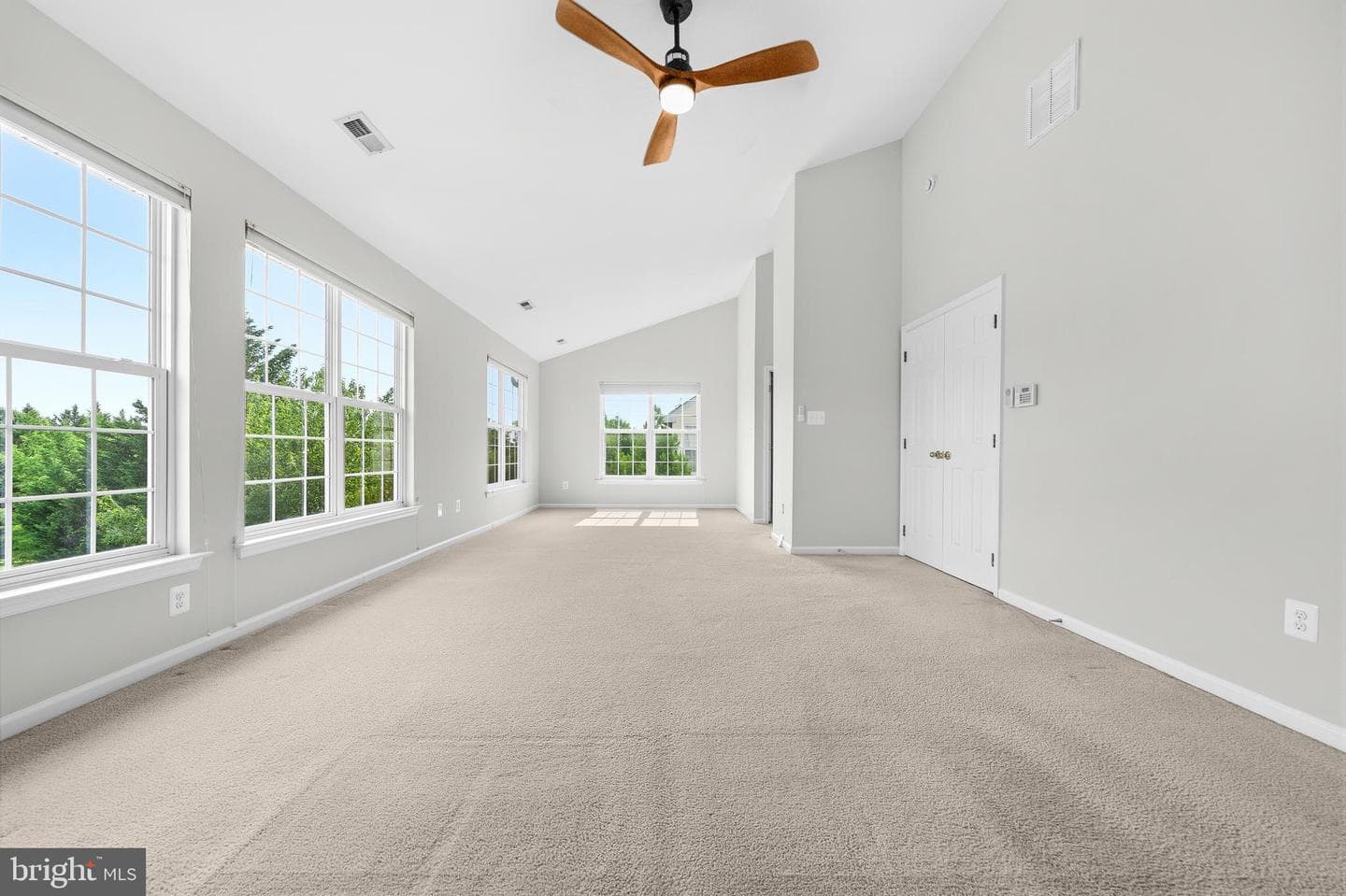 862 Macalister Drive SE photo 32