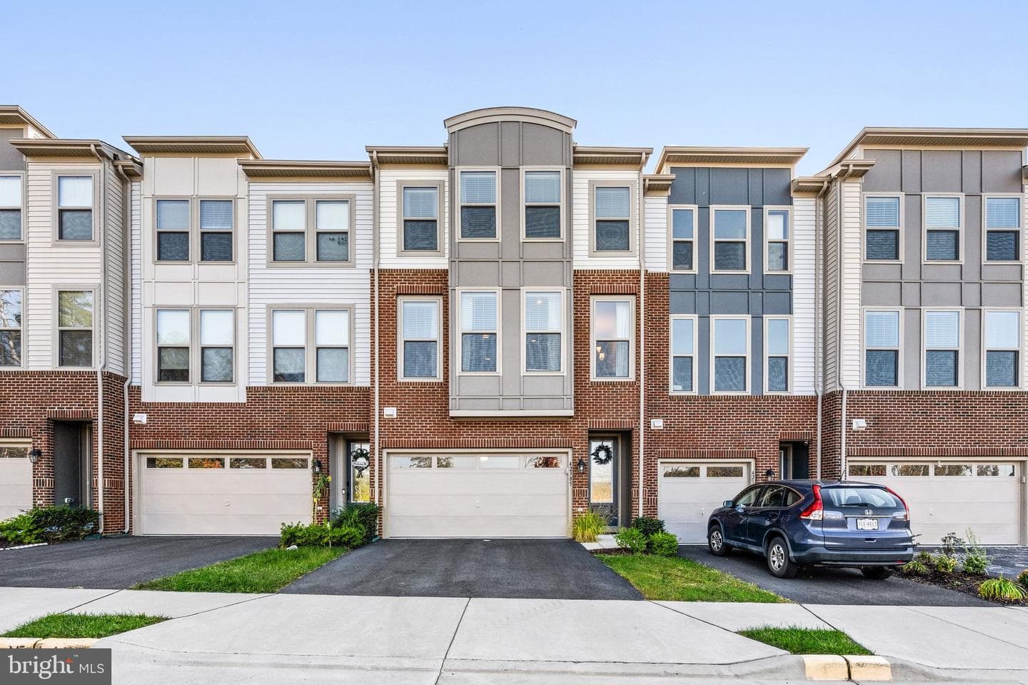 42385 Dogwood Glen Square