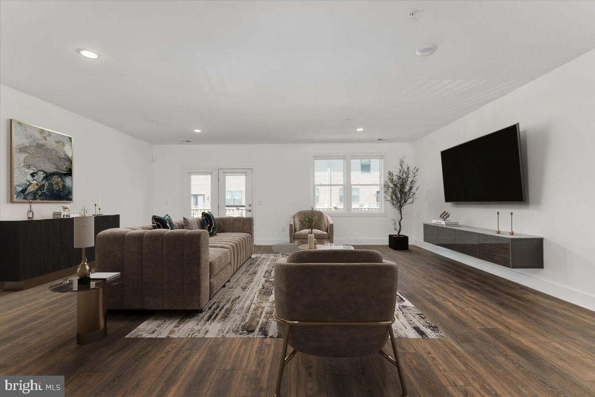 44824 Tiverton Square photo 2