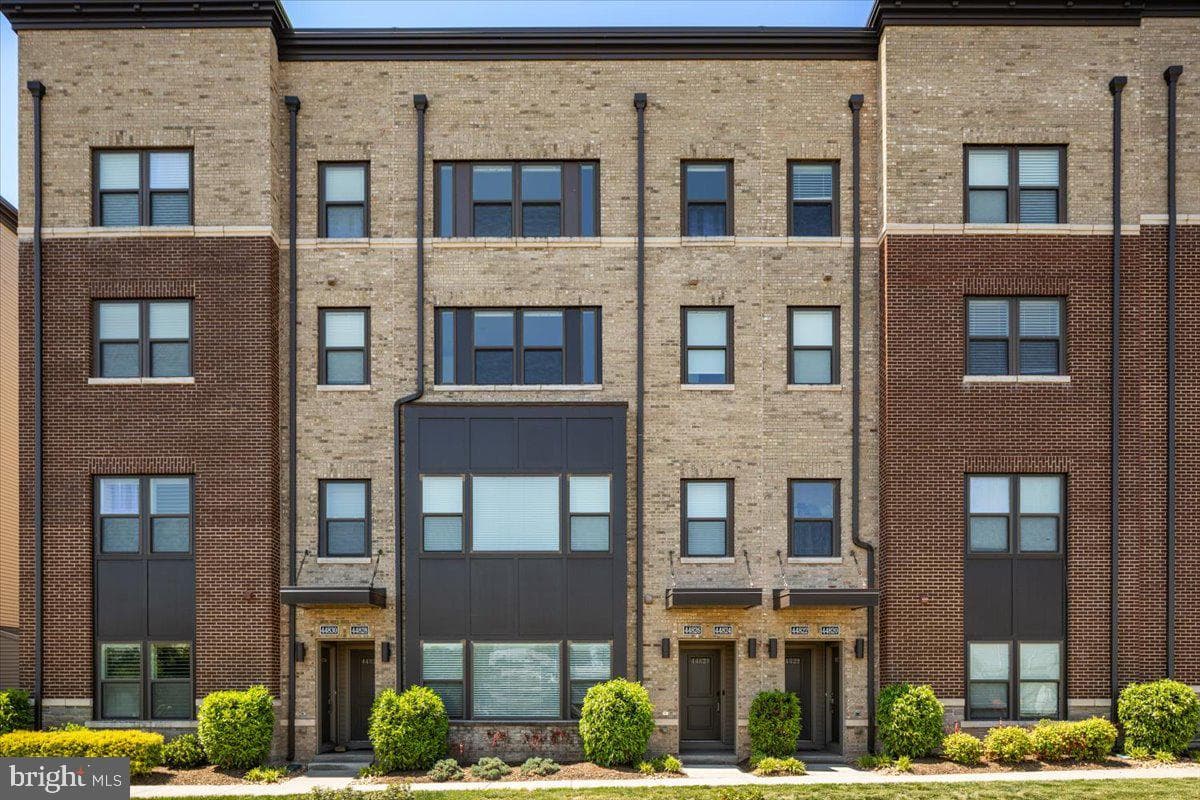 44824 Tiverton Square photo 32