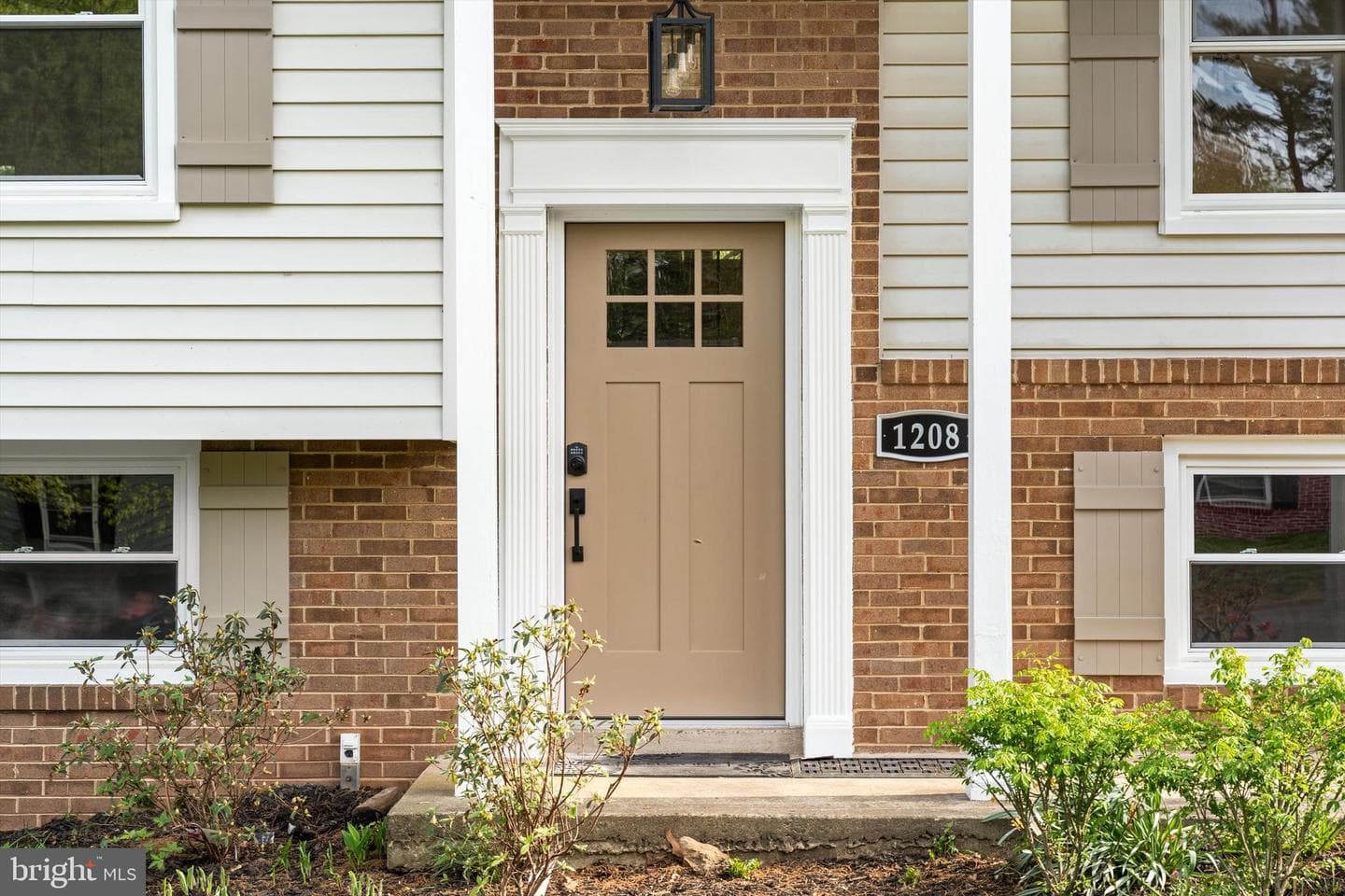 1208 E Iberia Road photo 2