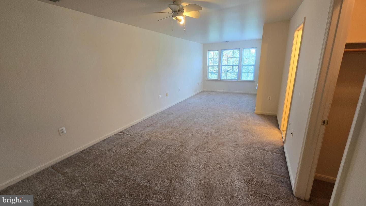 643 Mcleary Square SE photo 20