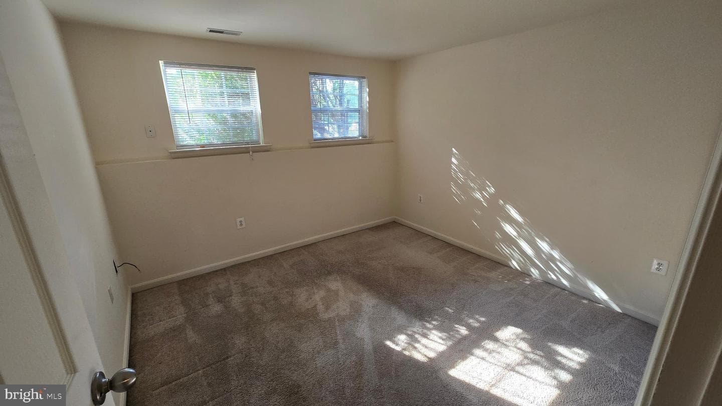 643 Mcleary Square SE photo 27