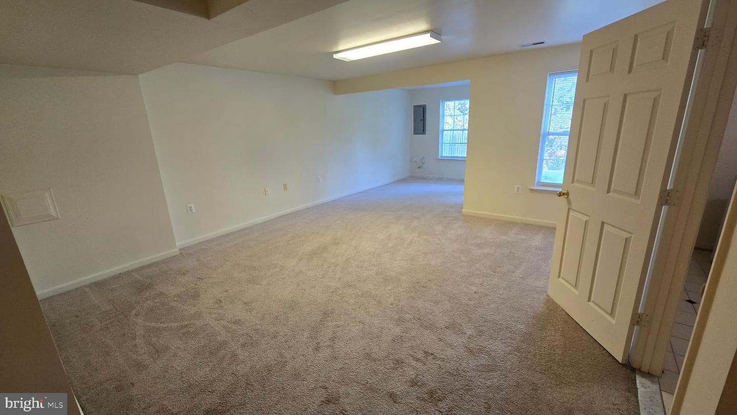 643 Mcleary Square SE photo 31