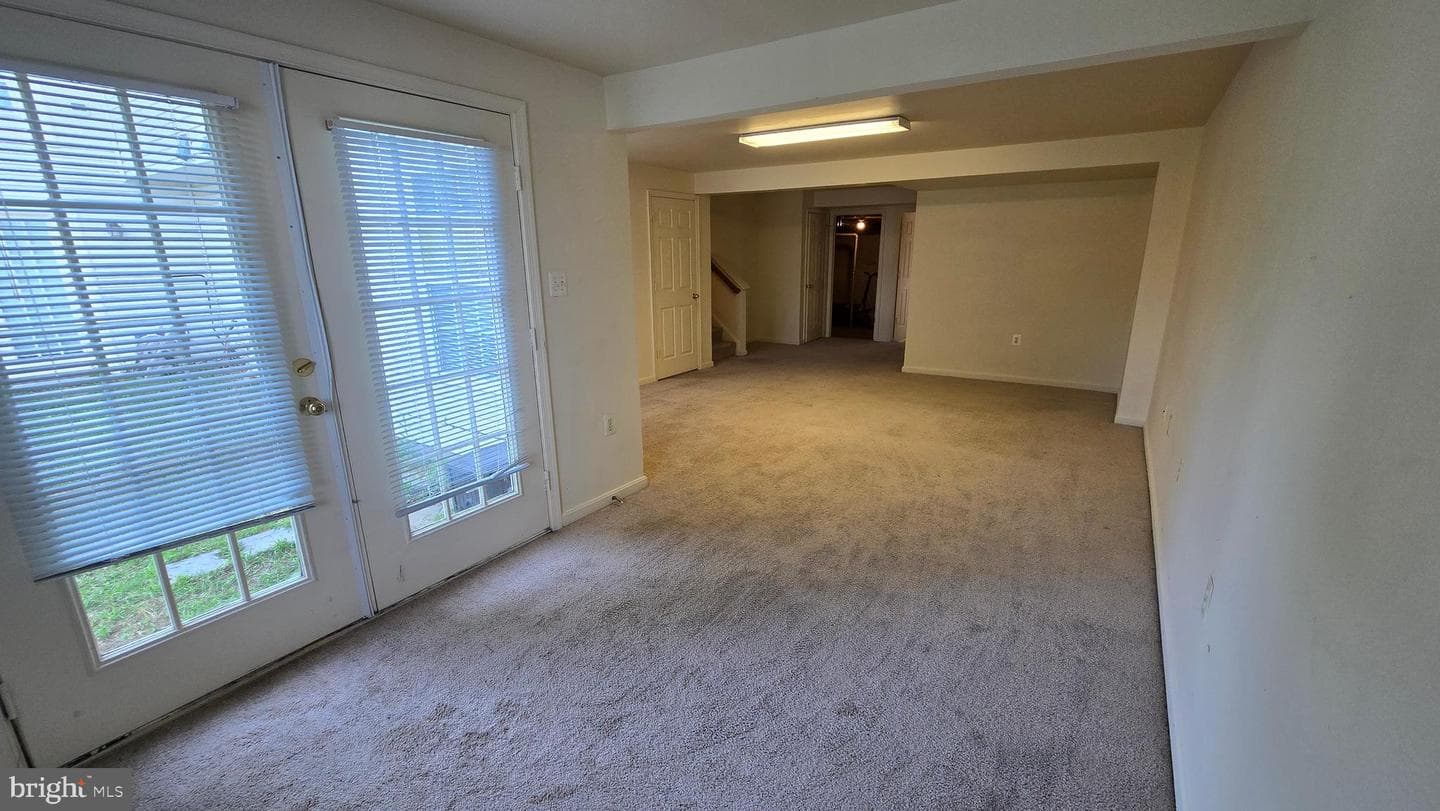 643 Mcleary Square SE photo 32
