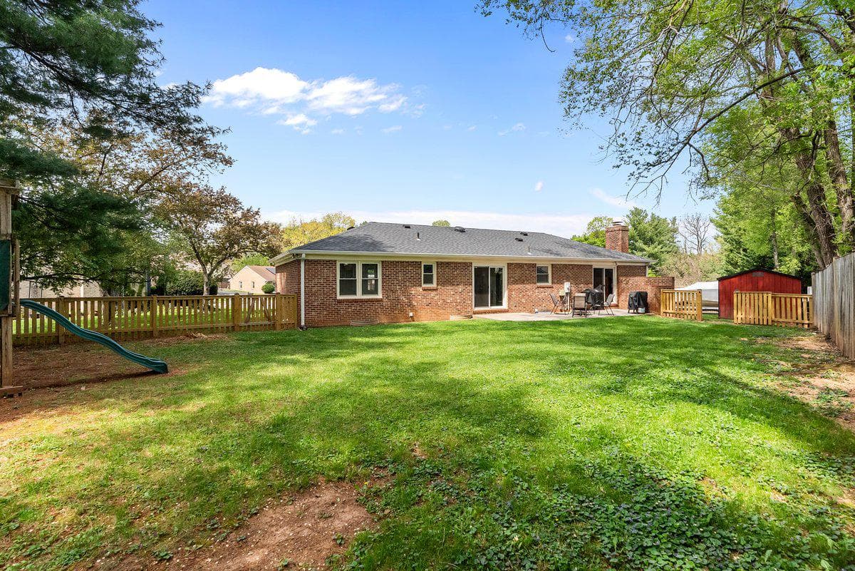 314 Belmont Place SW photo 34