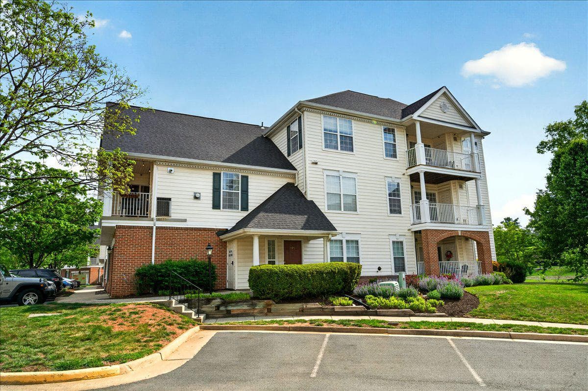 25280 Lake Shore Square #205, Chantilly