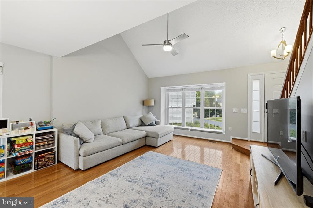 423 Foxridge Drive SW photo 6