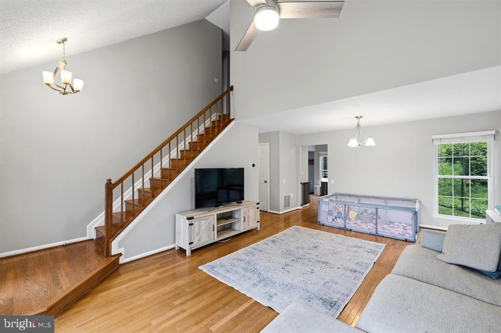 423 Foxridge Drive SW photo 8