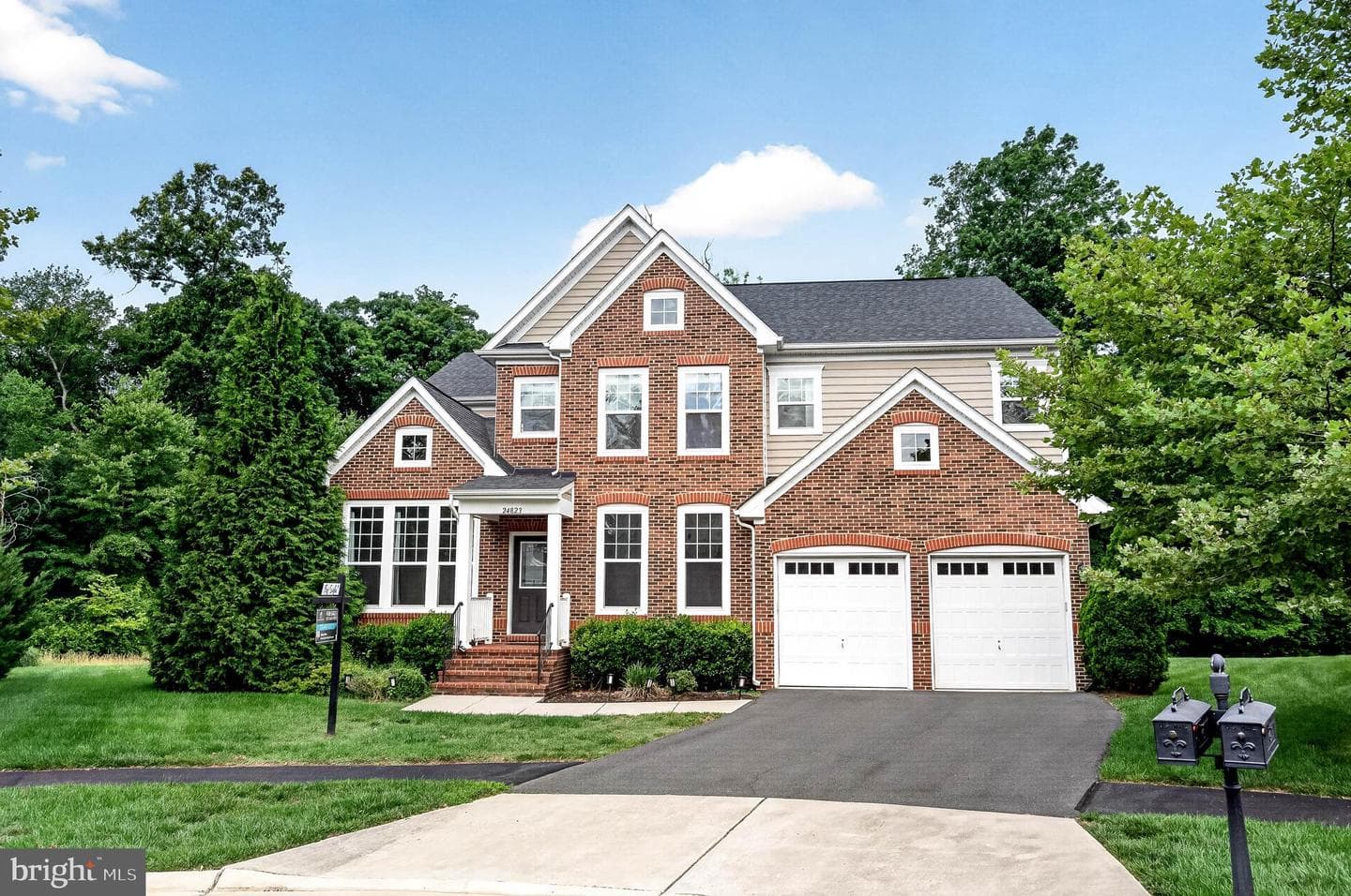 24823 Barrington Grove Ct, Aldie