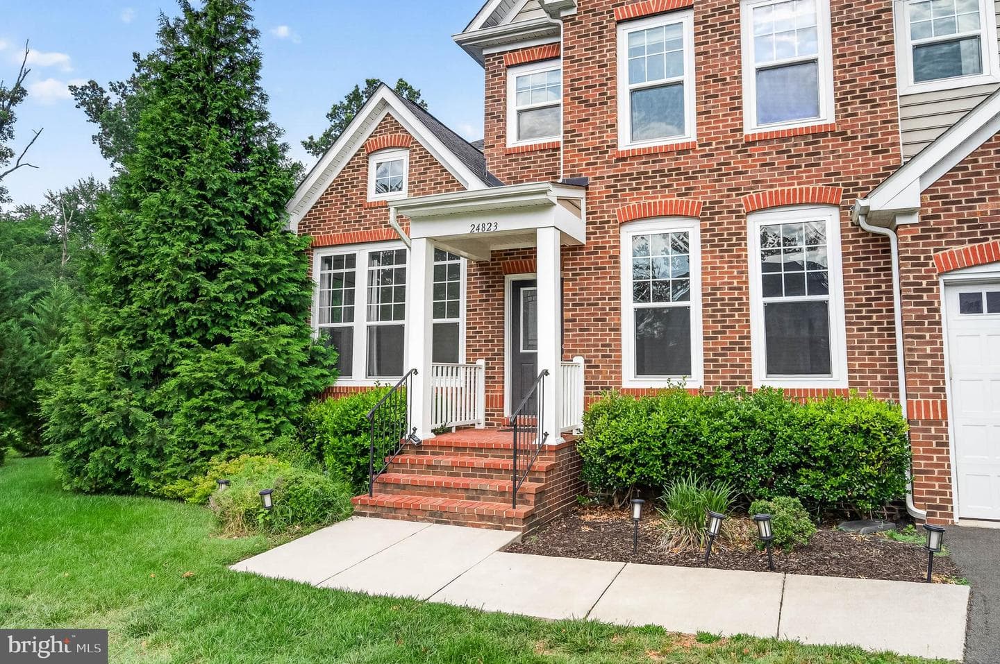 24823 Barrington Grove Ct, Aldie