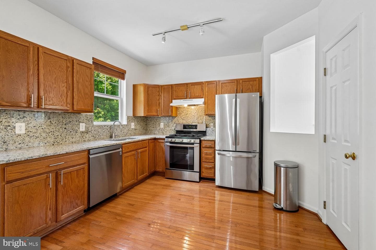 43131 Huntsman Square photo 17