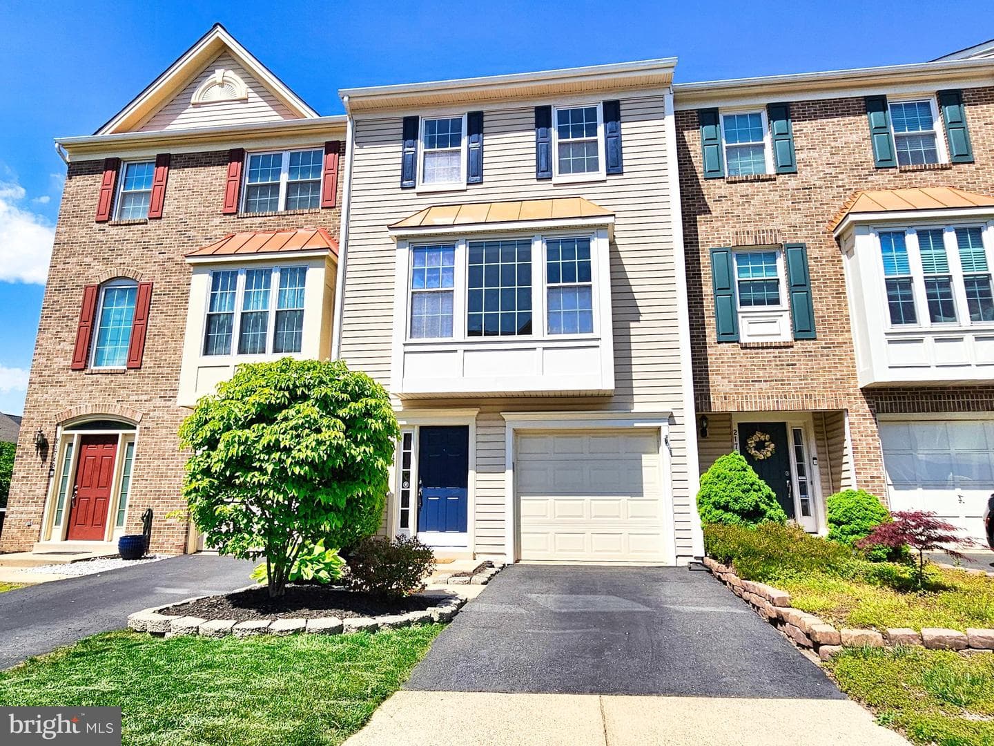 21747 Kings Crossing Terrace photo 2