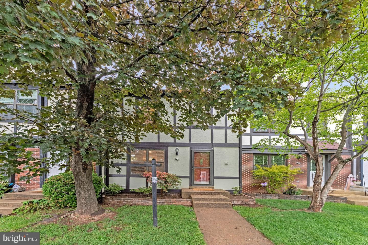 265 Chelmsford Court photo 2