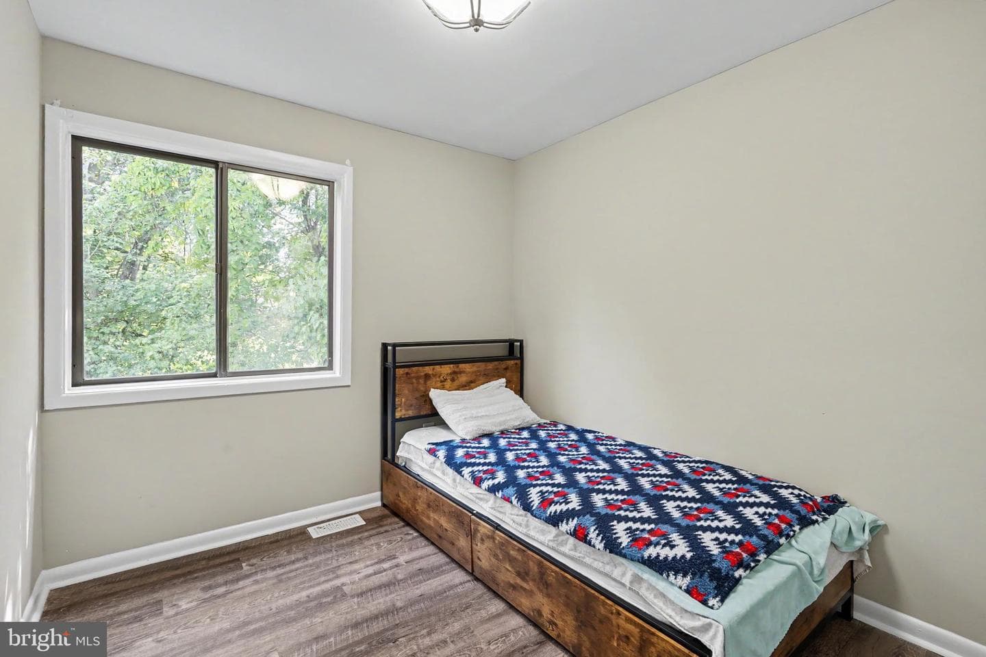 610 Giles Place photo 20