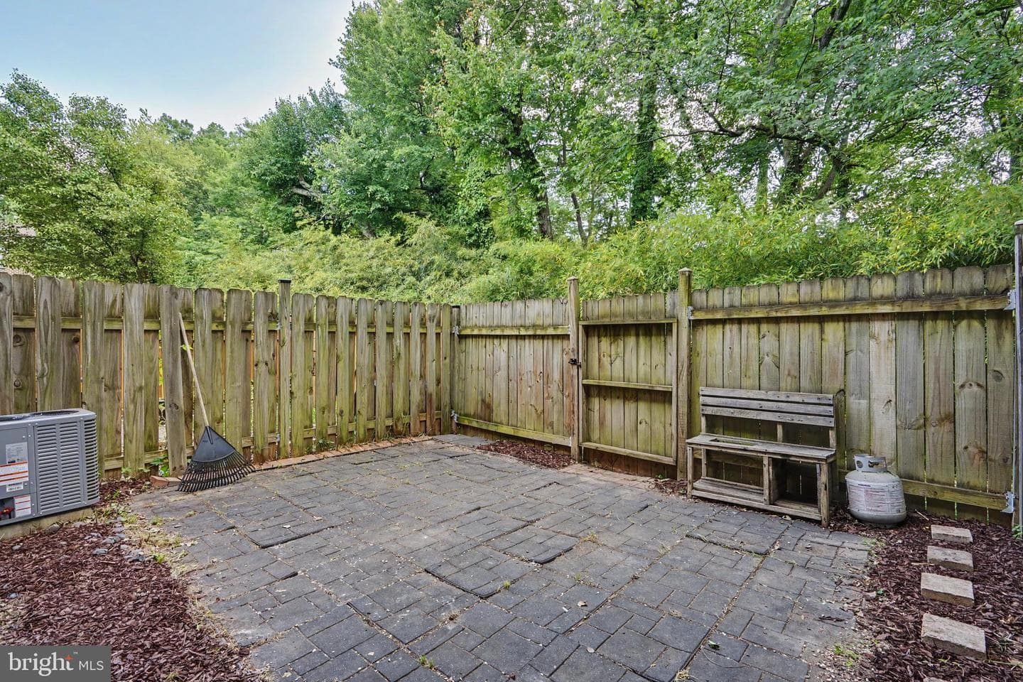 610 Giles Place photo 26