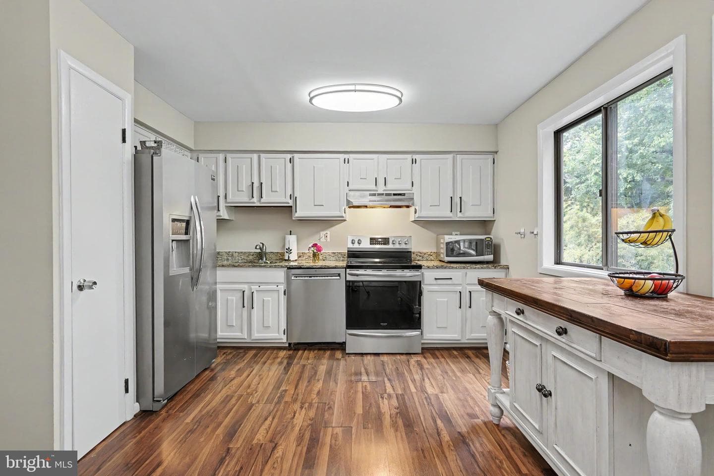 610 Giles Place photo 9