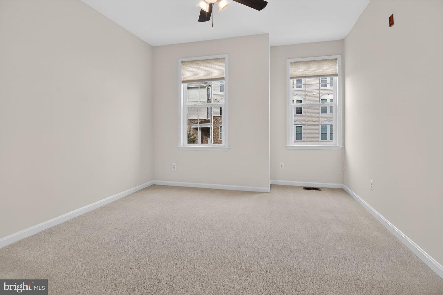 24690 Byrne Meadow Square photo 13