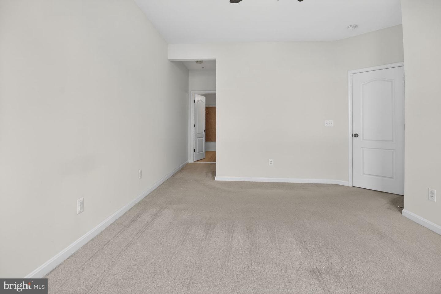 24690 Byrne Meadow Square photo 16
