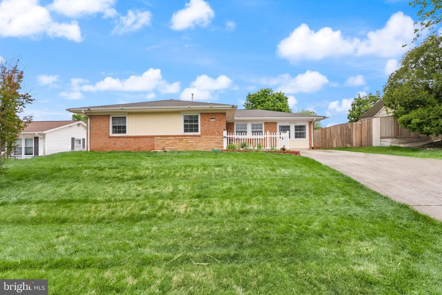 514 W Nettle Tree Road, Sterling
