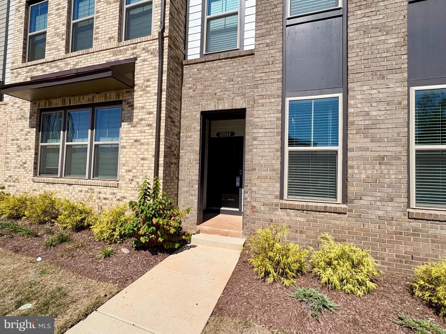 45948 Swallow Terrace, Sterling