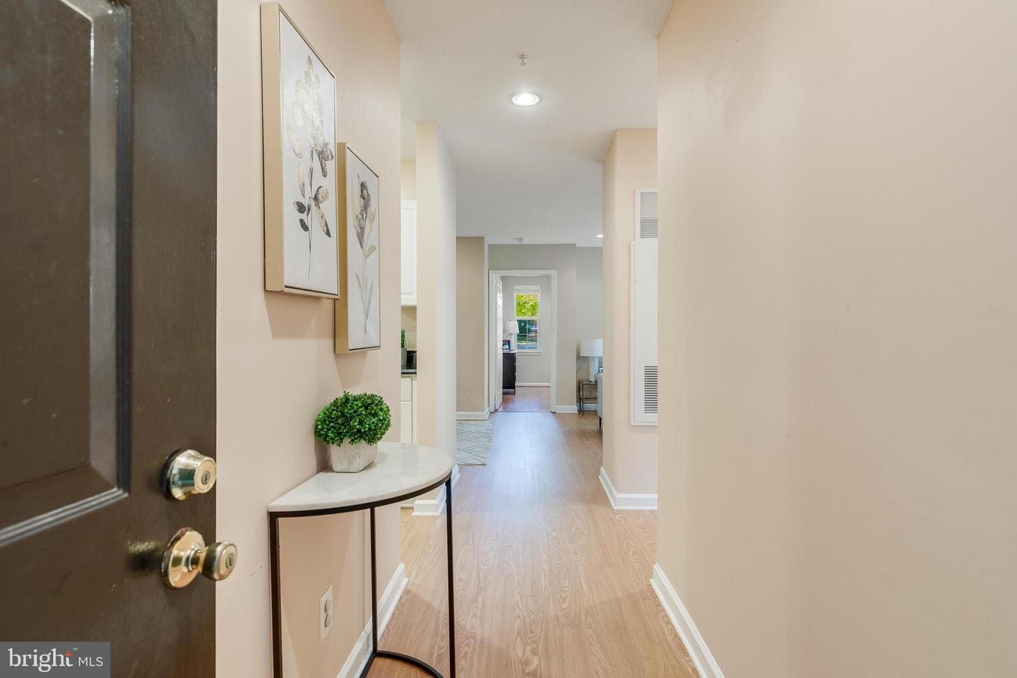 20313 Beechwood Terrace #102 photo 2