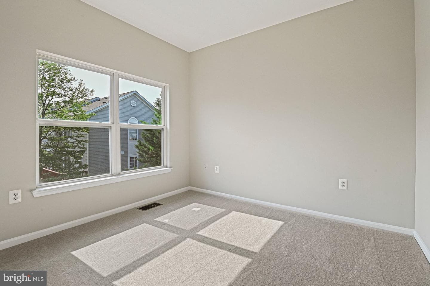 21792 Jarvis Square photo 28