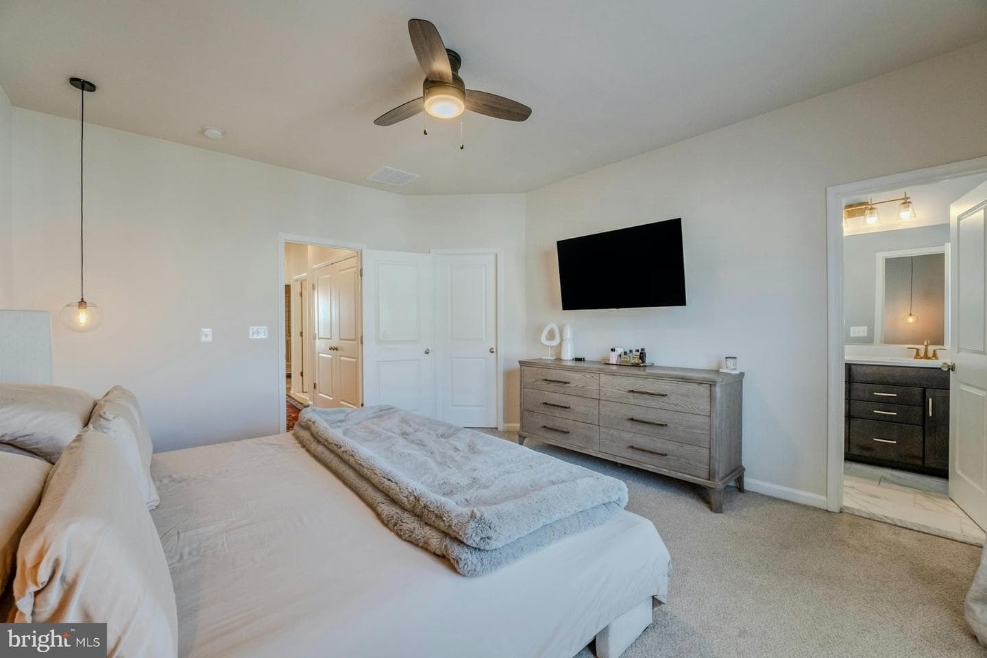813 Sawback Square NE photo 25
