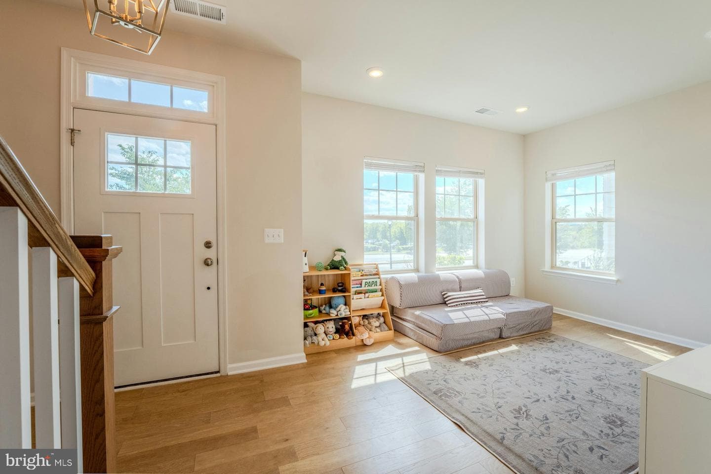 813 Sawback Square NE photo 7
